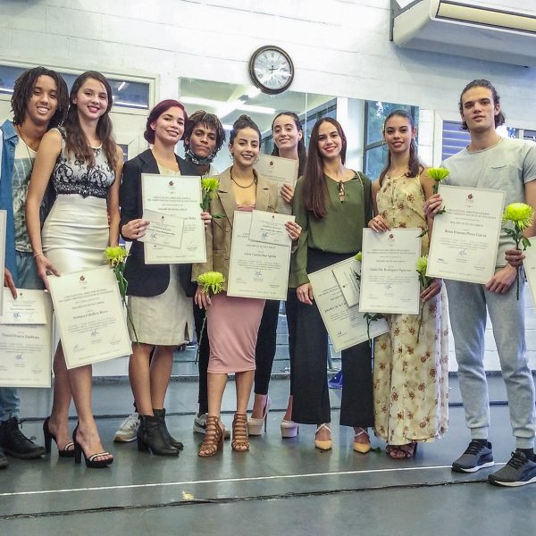 PRIMERA GRADUACIÓN CORTE LOW